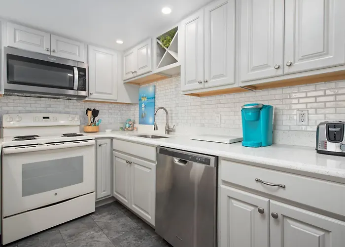 9400 Building Family Friendly Condo, Steps To The Ocean With Outdoor Pool! Ocean Stadt
