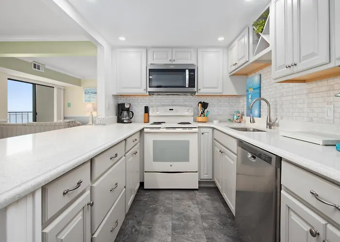 Ferienhaus 9400 Building Family Friendly Condo, Steps To The Ocean With Outdoor Pool!