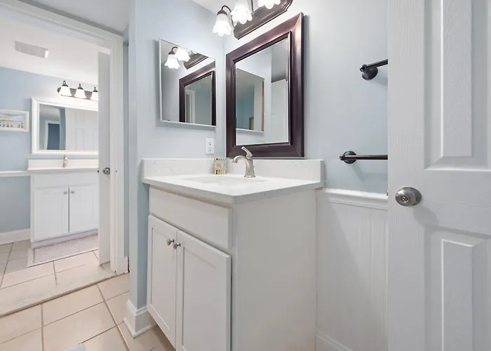 Ferienhaus 9400 Building Family Friendly Condo, Steps To The Ocean With Outdoor Pool!