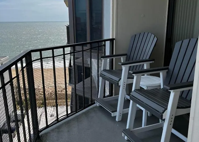 9400 Building Family Friendly Condo, Steps To The Ocean With Outdoor Pool!