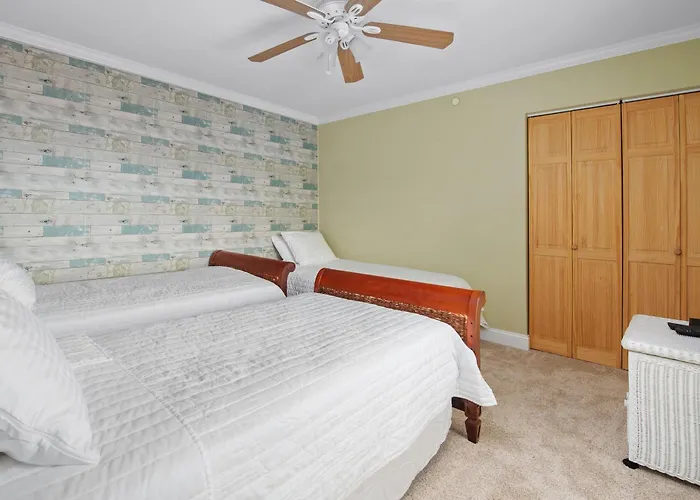 9400 Building Family Friendly Condo, Steps To The Ocean With Outdoor Pool!