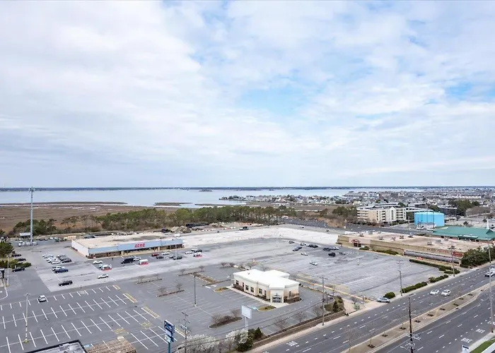 9400 Building Family Friendly Condo, Steps To The Ocean With Outdoor Pool! * Ocean Stadt