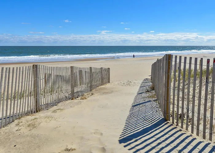 9400 Building Family Friendly Condo, Steps To The Ocean With Outdoor Pool!